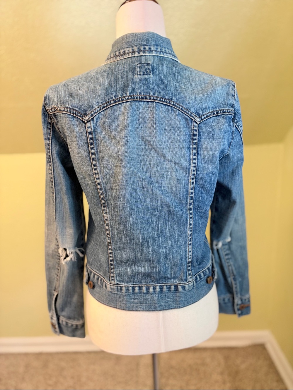 Vintage GAP Classic Denim Jean Jacket Trucker Distressed Medium Wash - Picture 4 of 7